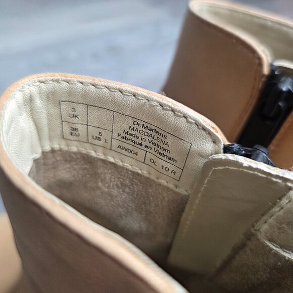 Dr. Martens Women's - Magdalena Tan Wyoming Leather Heeled Zip Boots - Size 5 - Picture 11 of 11